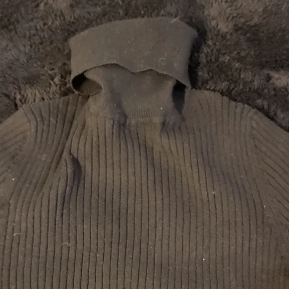 Zara Turtleneck Sweater - Picture 4 of 5